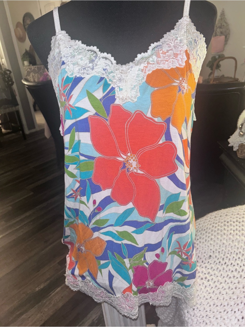 $10 saLane Bryant  Floral Chemise  Lace Trim Built In Bra Multicolored Stretch